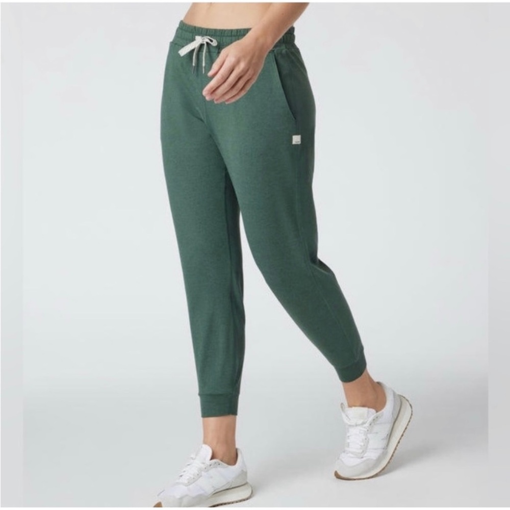 Women’s Vuori heather green ponto jogger